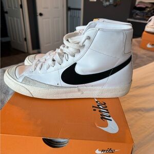 Nike Blazer Mid '77 VNTG in White and Black